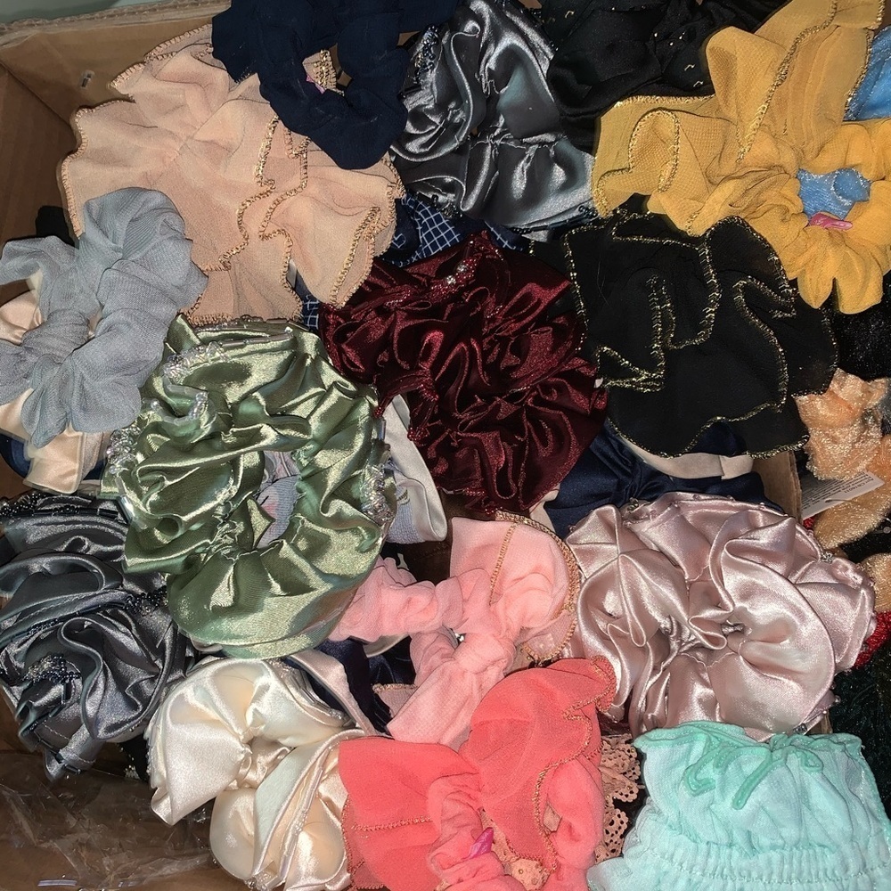 Random Assorted 100 Hair Tie Scrunchies Mixed Lot - Picture 14 of 14